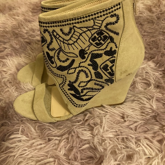 Anthropologie Plomo Suede Embroidered Wedge Sandals Size 7